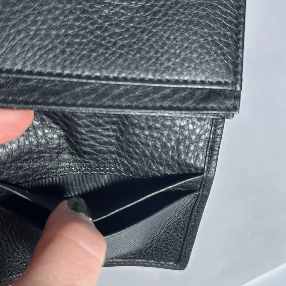 AUTHENTIC BLACK LEATHER GUCCI CARD HOLDER